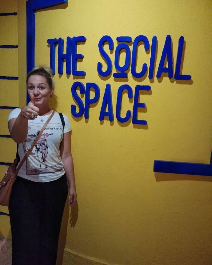 The Social Space Hostel Мумбай Екстериор снимка