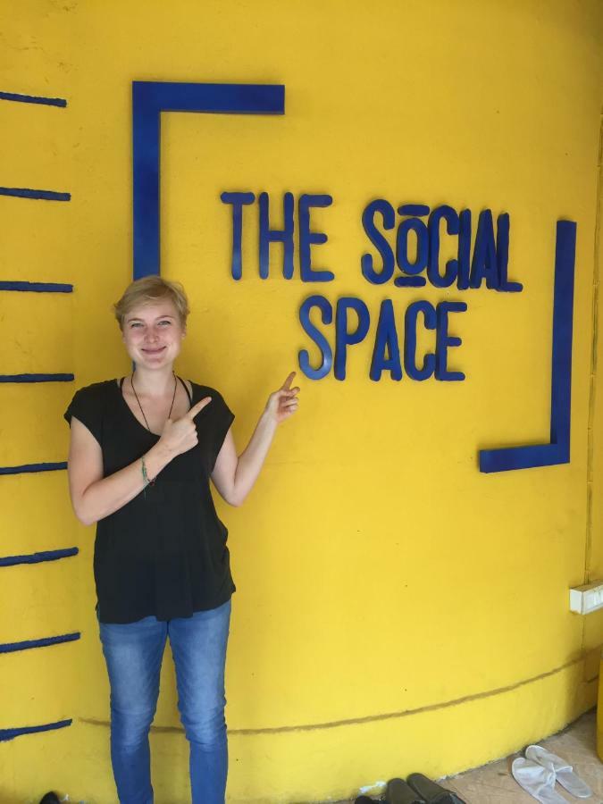 The Social Space Hostel Мумбай Екстериор снимка