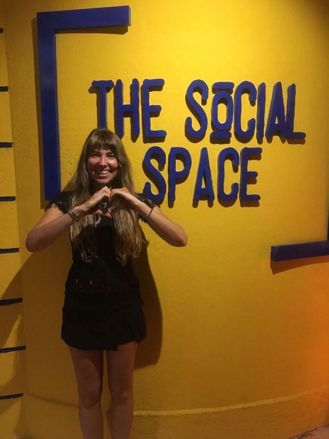 The Social Space Hostel Мумбай Екстериор снимка