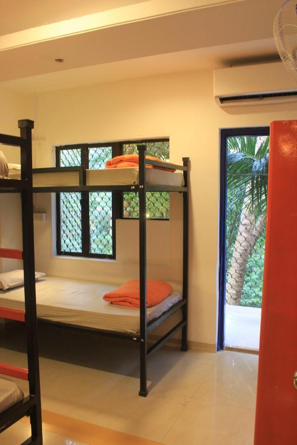 The Social Space Hostel Мумбай Екстериор снимка